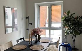 Moderne Lejlighed I Hjertet Af Odense C